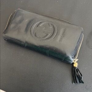 Gucci Soho Collection Black Embossed Leather Zip Wallet w Gold-Tone, fringe Pull